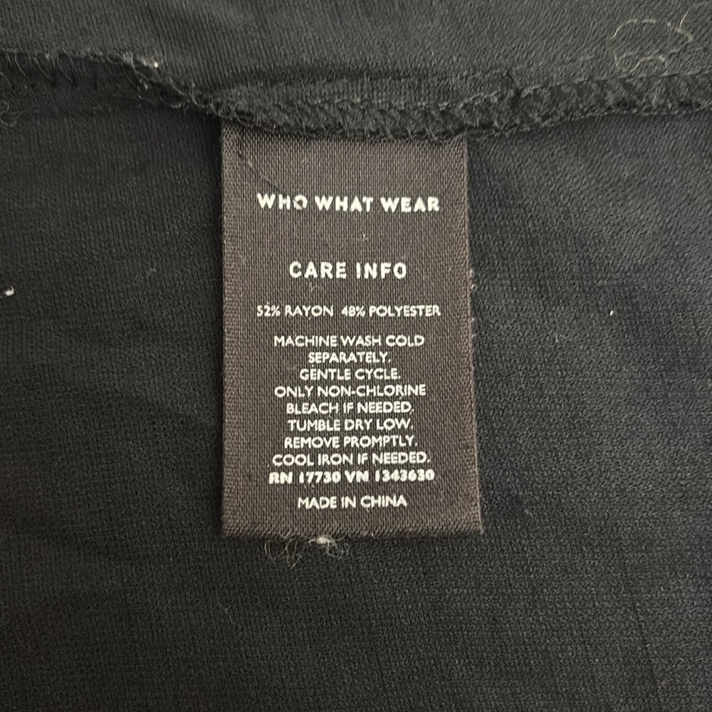 ❤️3 for $15!❤️ Black blouse “Who What Wear”, size large Rayon/Polyester - Picture 4 of 4
